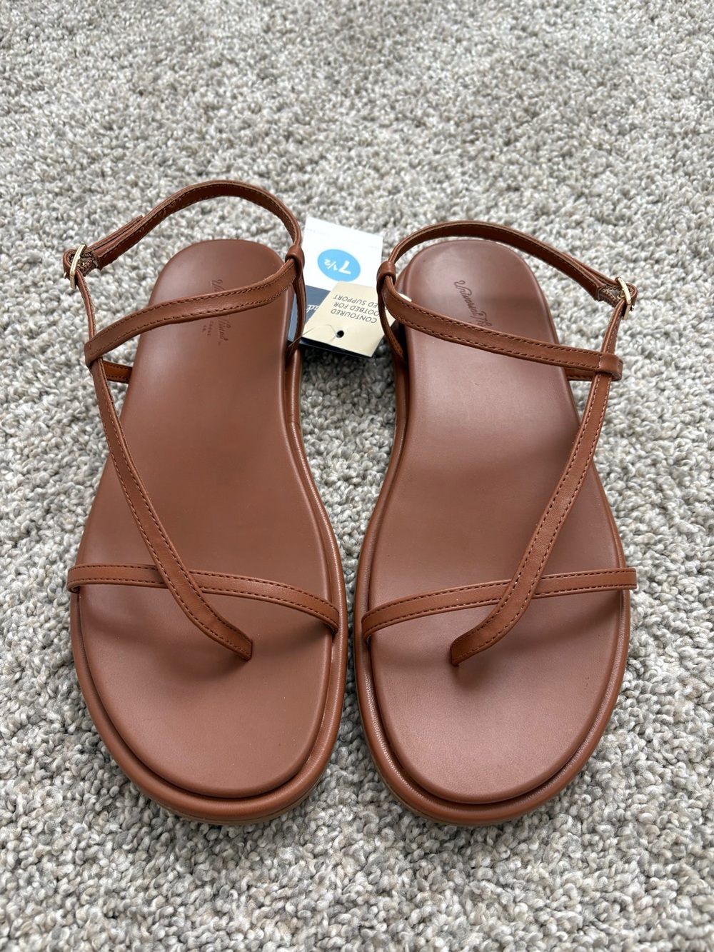 NWT Universal Thread Strappy Sandals, Cognac Flat Sandals, Sz 7.5 Dolce Vita Dom - Picture 5 of 8